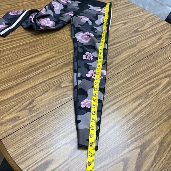 Ultracor Flower Camo Leggings, Compression - Picture 11 of 12
